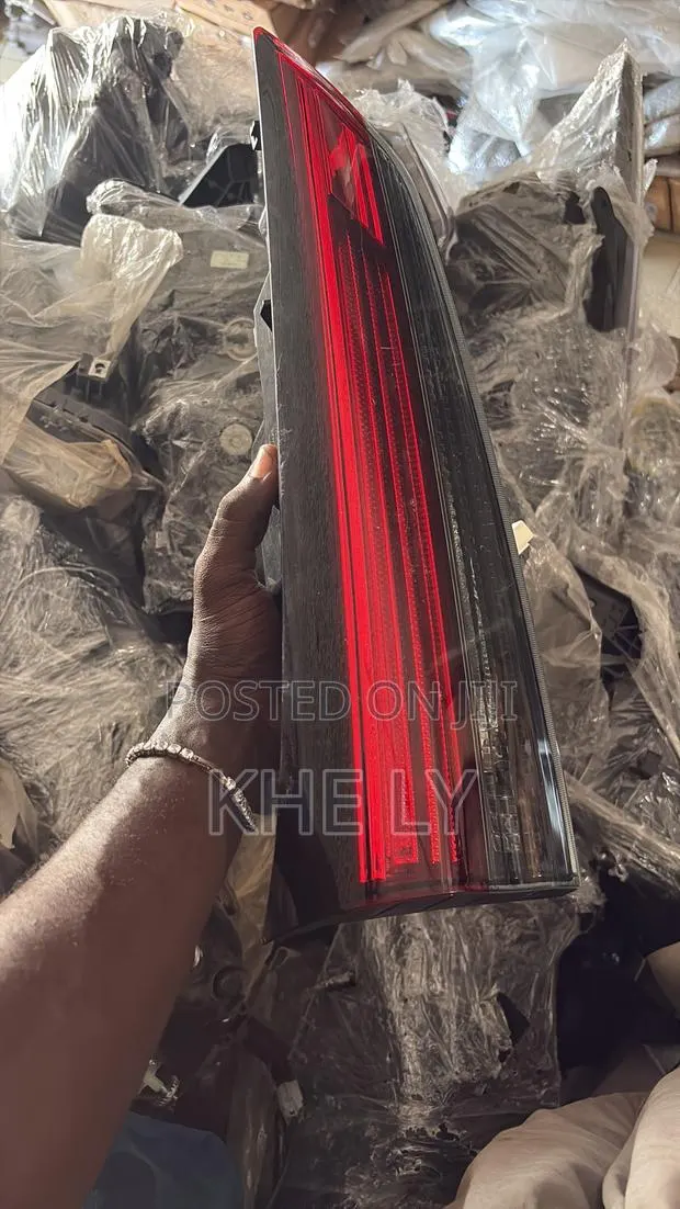 Highlander 2020-2023 Tail Light · Photo 1