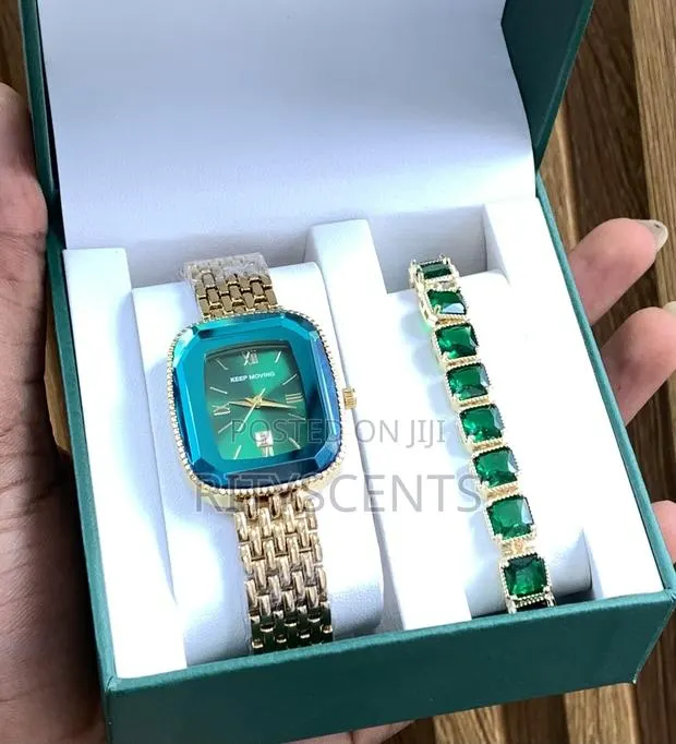 Emerald Green Ladies Watch With Bracelet. · Photo 1