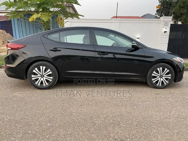 Hyundai Elantra Value Edition Sedan FWD (2.0L 4cyl 6A) 2017 Black · Photo 1