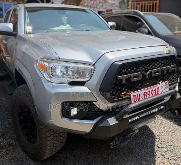 Toyota Tacoma TRD Off Road 2021 Silver · Photo 1