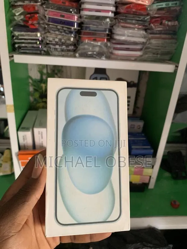 New Apple iPhone 15 128 GB Blue · Photo 1
