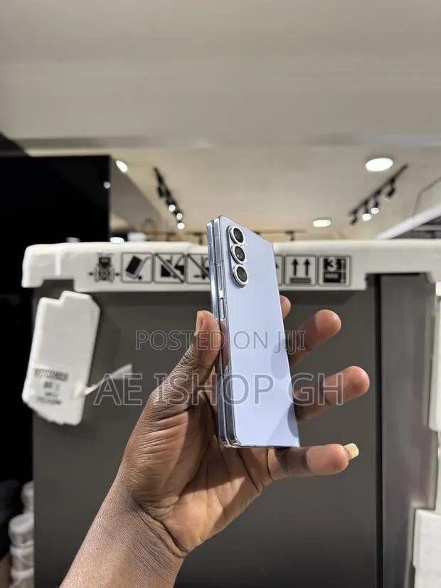 Samsung Galaxy Z Fold 5 256 GB Blue · Photo 1