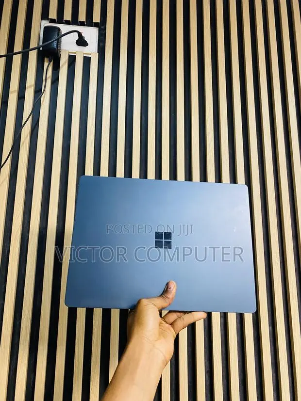 Laptop Microsoft Surface Laptop 8GB Intel Core i5 SSD 256GB · Photo 1