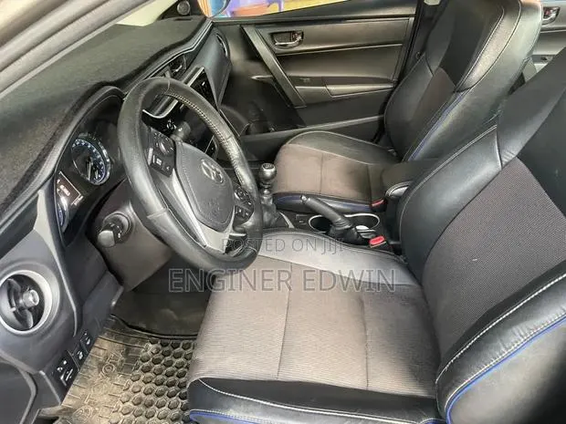 Toyota Corolla SE Special Edition 4dr Sedan (1.8L 4cyl CVT) 2017 Gray · Photo 1