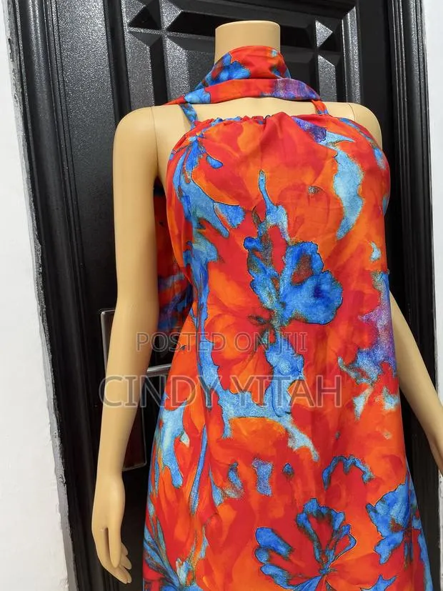 Vintage Backless Dress · Photo 2
