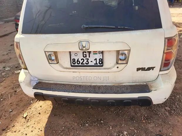 Honda Pilot EX 4x4 (3.5L 6cyl 5A) 2004 White · Photo 1
