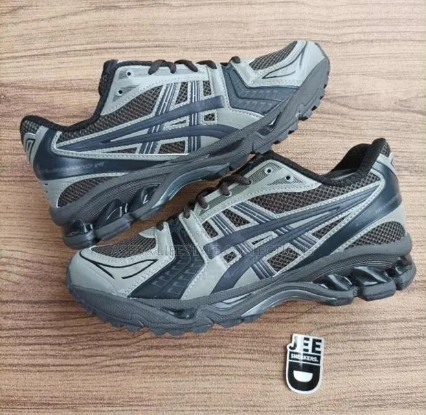 Asics Sneakers · Photo 1