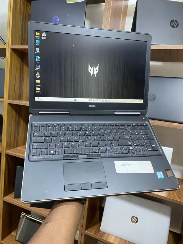 Laptop Dell Precision 7510 16GB Intel Core i7 HDD+SSD 1T · Photo 1