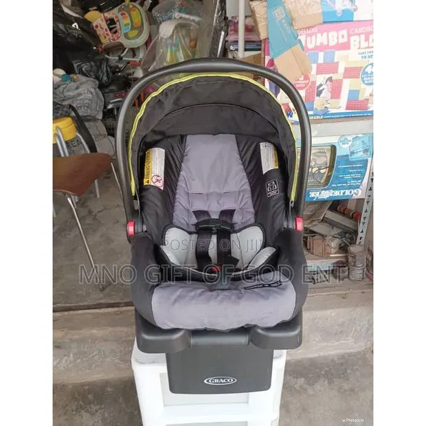 Graco Snugride Snuglock 35 Infant Car Seat · Photo 1
