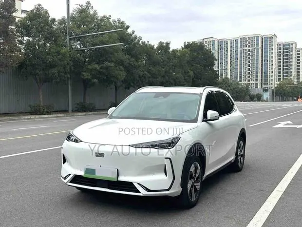 New Geely Galaxy E5 BEV 60 kWh FWD 2025 Beige · Photo 1