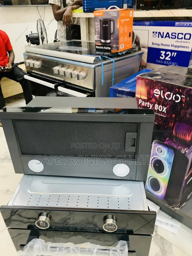 Ultra Modern Kenwood 90cm Extractor (Range Hood). · Photo 1