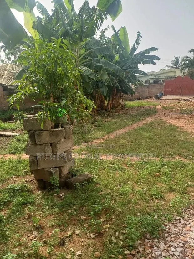 35/100 Half Plot of Land for Sale in Sowutom. Dl · Photo 1