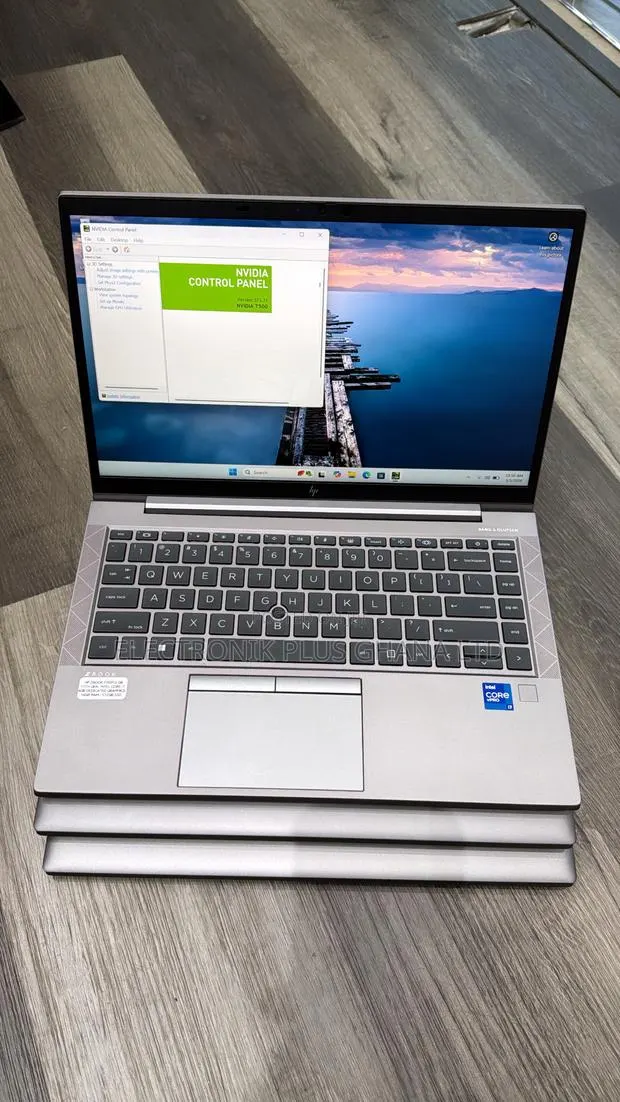 Laptop HP ZBook Firefly G8 16GB Intel Core i7 SSD 512GB · Photo 1