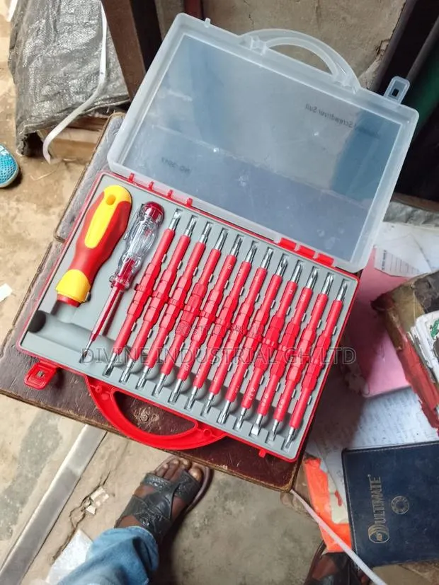 Set of Insulated Screwdrivers · Photo 1
