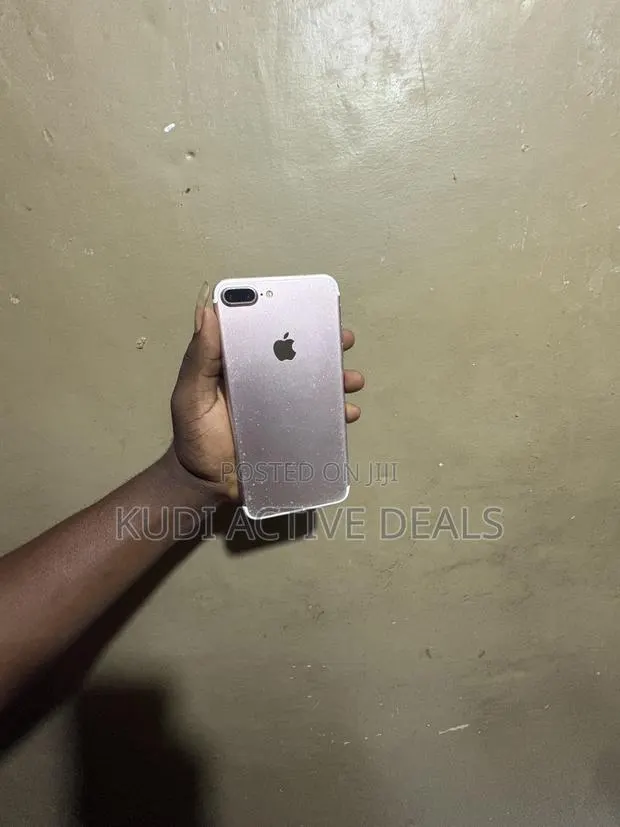 Apple iPhone 7 Plus 128 GB Gold · Photo 1