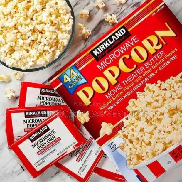Kirkland Popcorn 44cts 3.3oz 20pcs for 200 · Photo 1