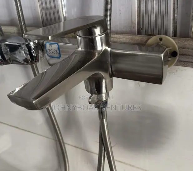 Telephone Shower · Photo 1