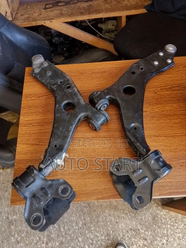 Ford Escape Lower Arm & Ball Joint · Photo 1