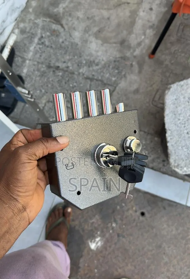 High Quality Gate Lock With Hinges (Gate Locks) · Photo 1