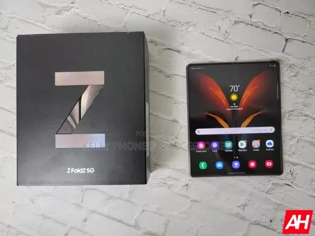 New Samsung Galaxy Z Fold 2 256 GB Black · Photo 1