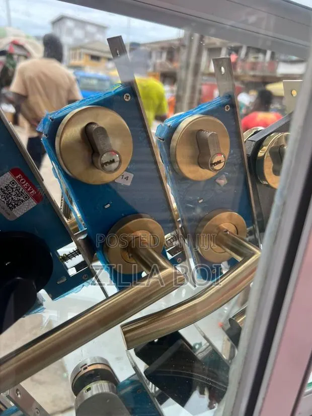 Gold Separate Lock · Photo 1