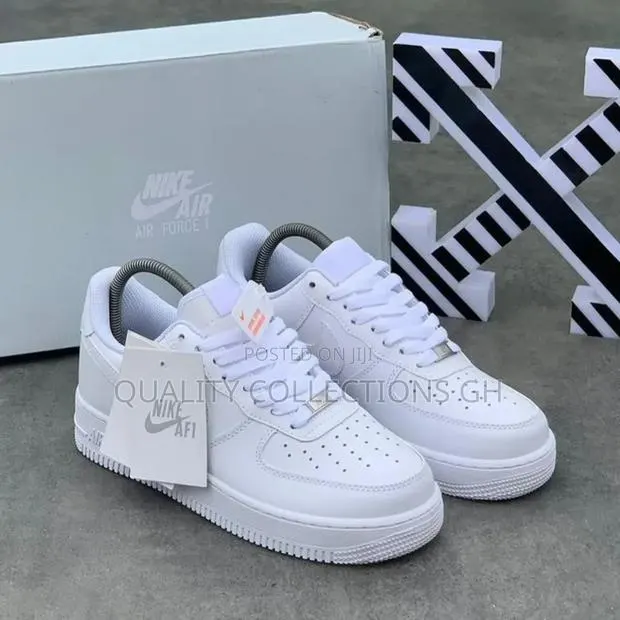 White Nike Airforce · Photo 1