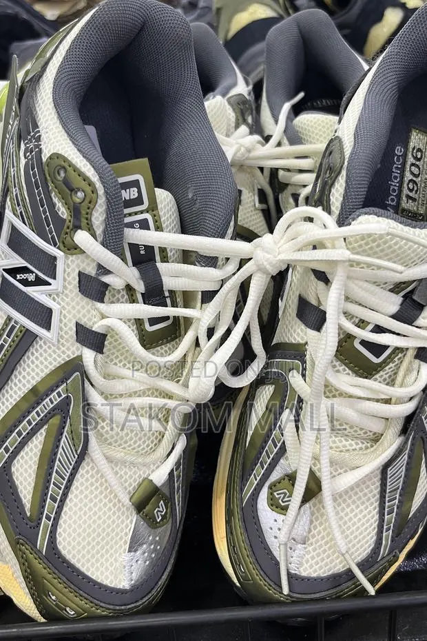 Shoe/ Sneakers - Unisex · Photo 1
