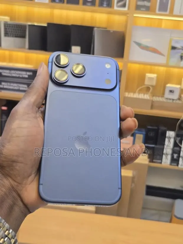 Apple iPhone 17 Pro Max 256 GB Blue · Photo 1
