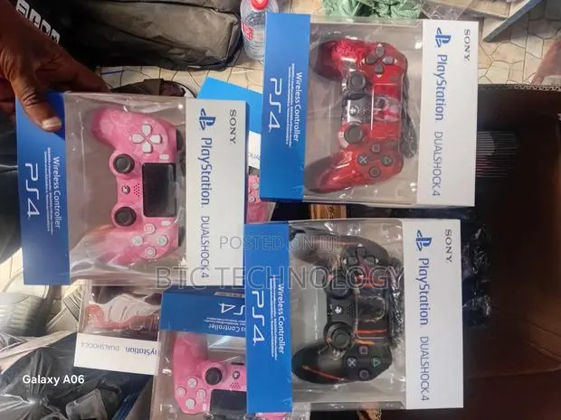Hybrid PS4 Controllers Pad New · Photo 1
