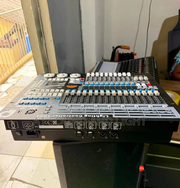Prolumen Kingkong 1024 Stage Light Mixer/Controller · Photo 2