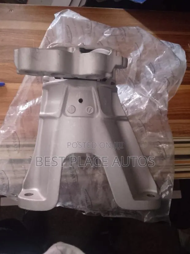Honda Civic 2023 Engine Seat · Photo 1