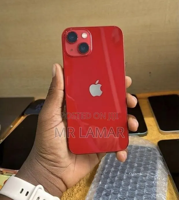 Apple iPhone 13 128 GB Red · Photo 1