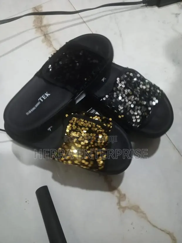 Ladies Fashion Sandals · Photo 1