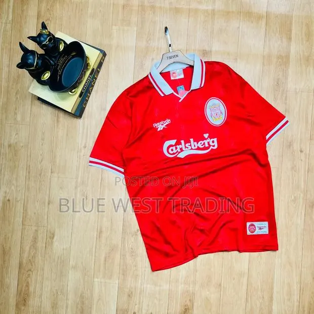 Liverpool 1995/1996 Home Retro JERSEY · Photo 1