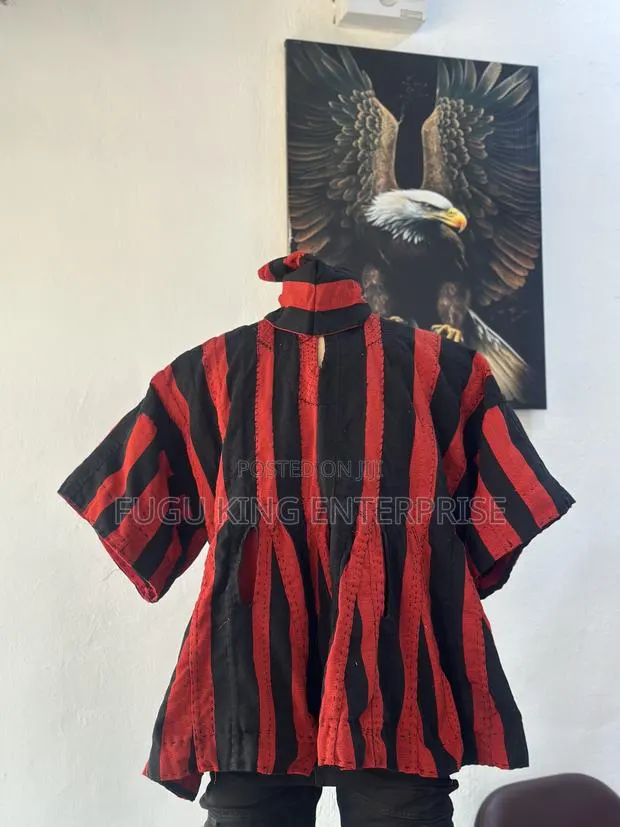 Men Black, White, Red and White Designed Fugu Batakali Smock · Photo 1