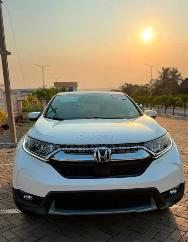 Neat Unregistered 2018 Model
Honda CR-V AWD White · Photo 1