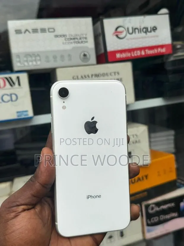 Apple iPhone XR 128 GB White · Photo 1