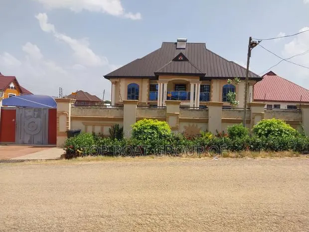 Furnished 6bdrm House in Top Boat Estate, Kumasi Metropolitan for sale · Photo 1