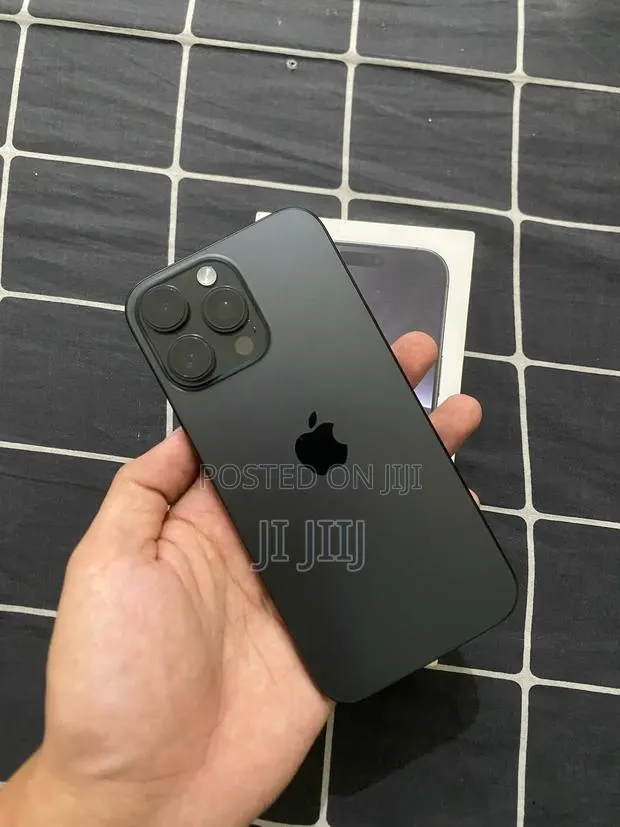 Apple iPhone 16 Pro Max 256 GB Black · Photo 1