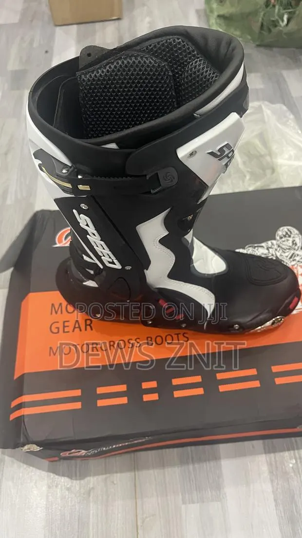 Touring Boots · Photo 1