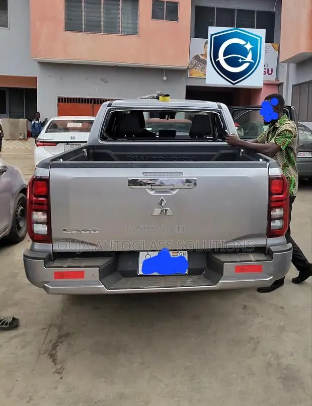 2024 Mitsubishi L200 Heated Back Window Back Glass Available · Photo 1
