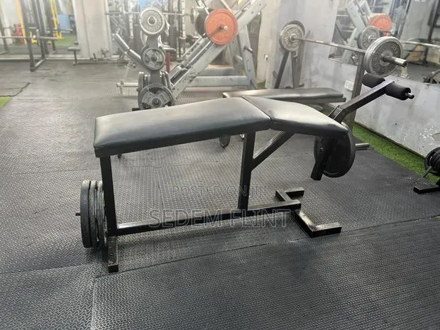 Leg Curl Machine · Photo 1