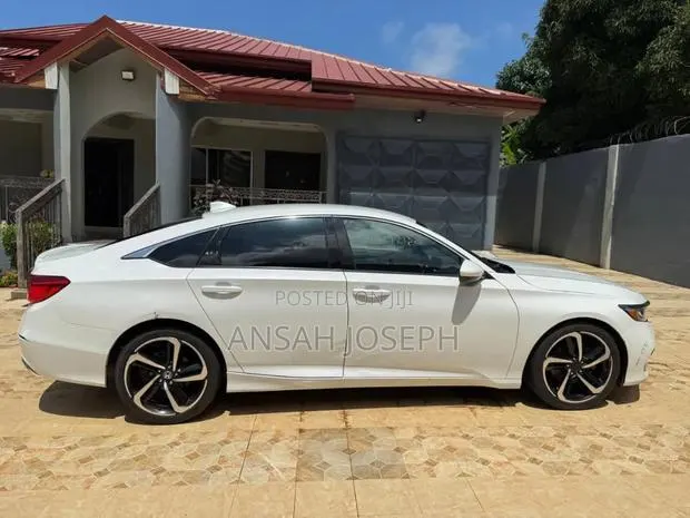 Honda Accord 2019 White · Photo 1