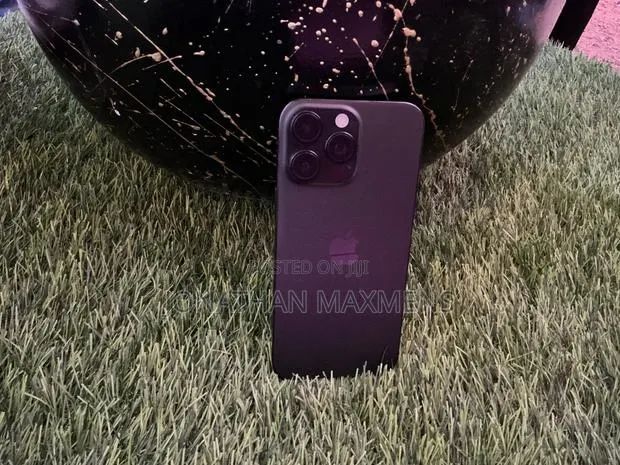 Apple iPhone 16 Pro Max 256 GB Graphite · Photo 1