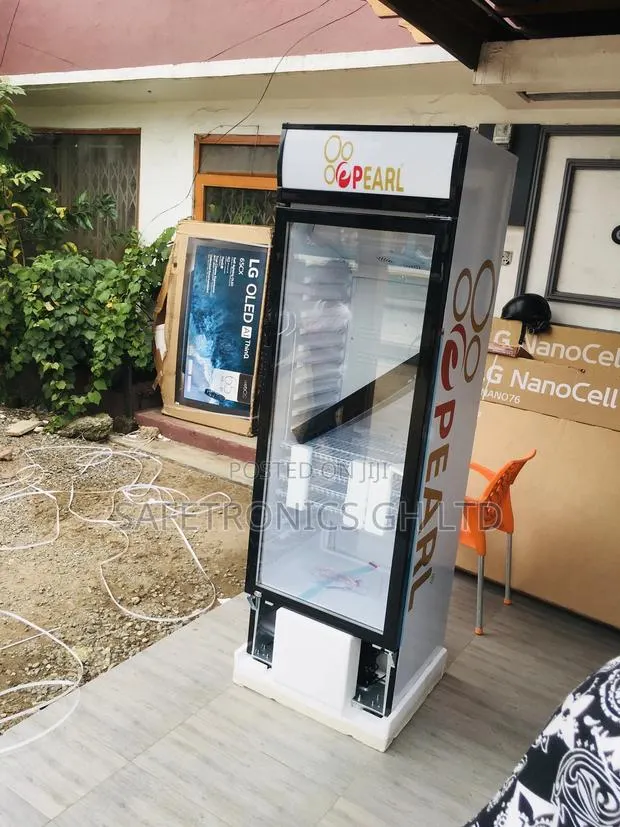 Neatly Sealed PVC-424 Singledoor Pearl Display Fridge · Photo 1