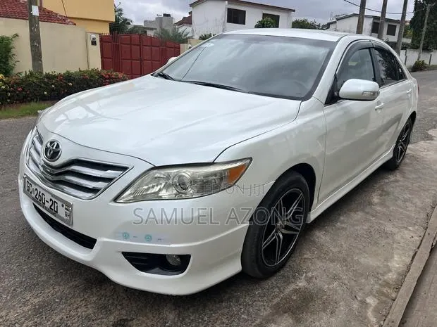 Toyota Camry LE 4dr Sedan (2.5L 4cyl 6AM) 2010 White · Photo 1