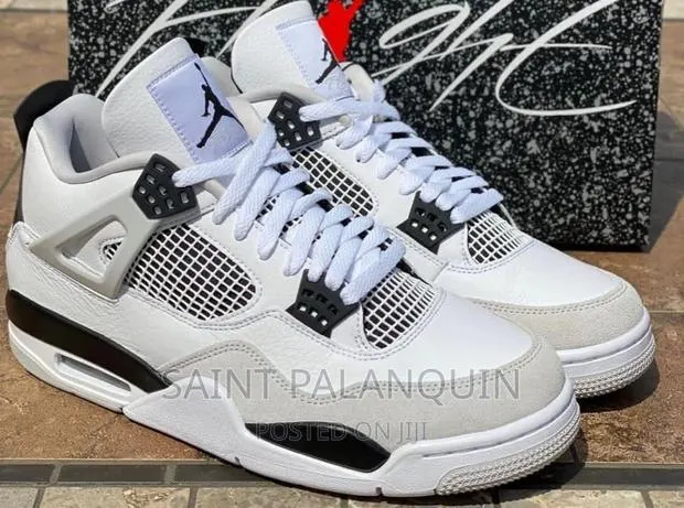 Air Jordan 4 Sneaker · Photo 1