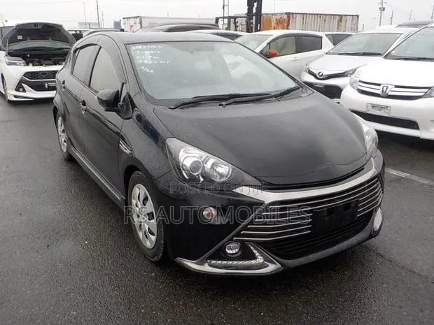 Toyota Aqua 2015 Black · Photo 1