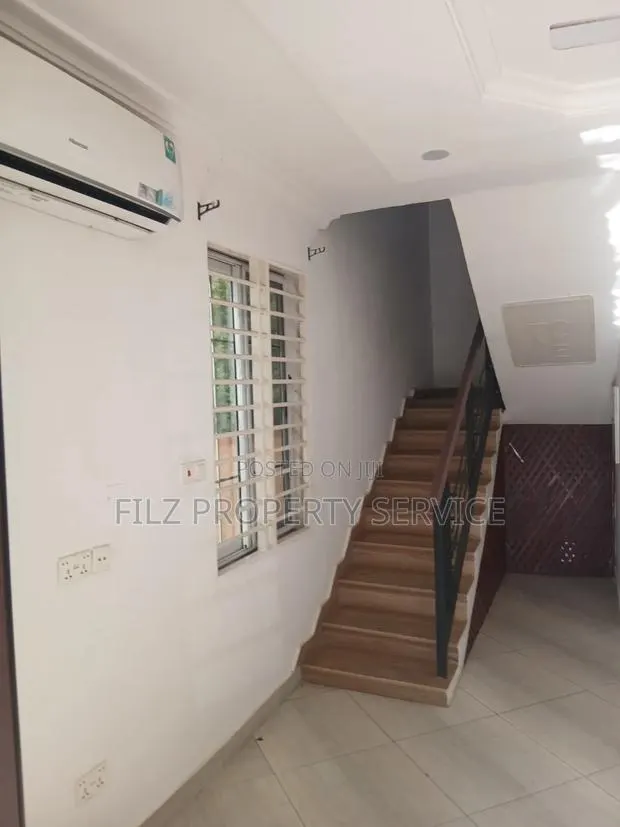 3bdrm Condo in Achimota, Overhead for rent