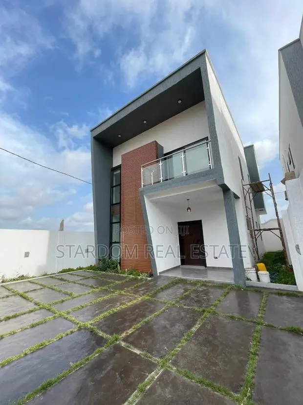3bdrm Duplex in East Airport for sale · Photo 1